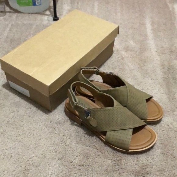 EuroSoft Darla Cognac Brown Flat Sandals 6 - Picture 2 of 7